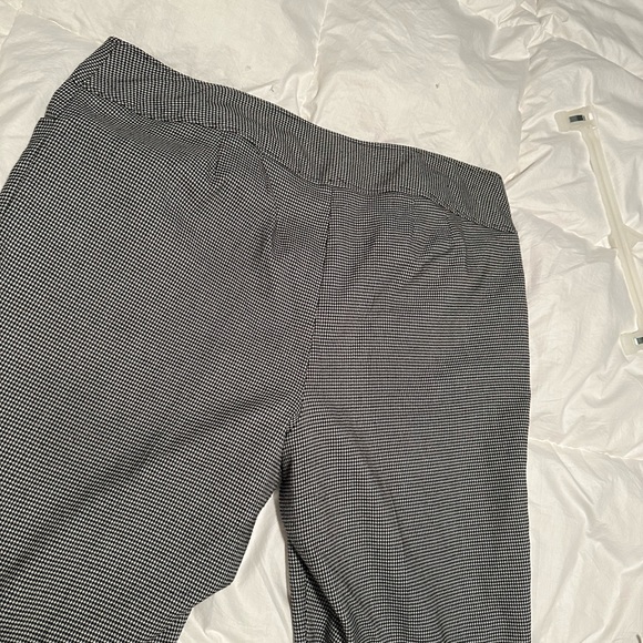 Black and white herringbone pattern pant. - Picture 2 of 5